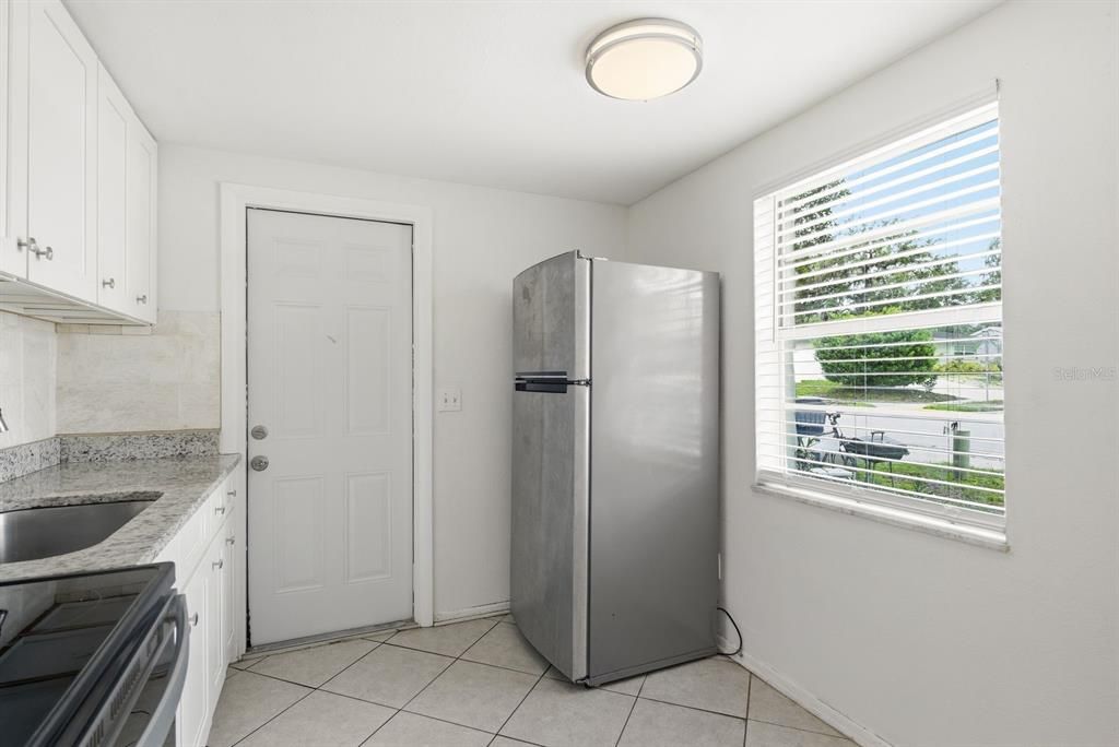 For Rent: $1,850 (2 beds, 1 baths, 650 Square Feet)