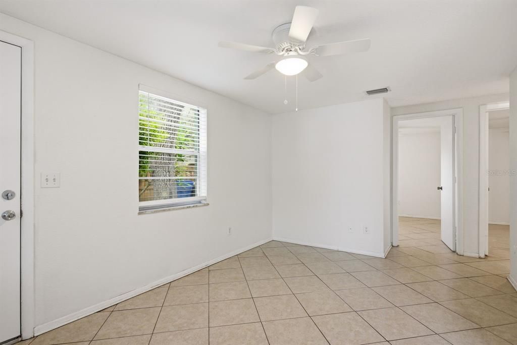 For Rent: $1,850 (2 beds, 1 baths, 650 Square Feet)