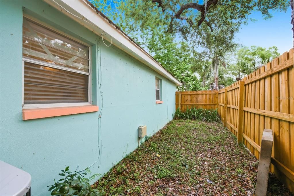 For Rent: $1,850 (2 beds, 1 baths, 650 Square Feet)