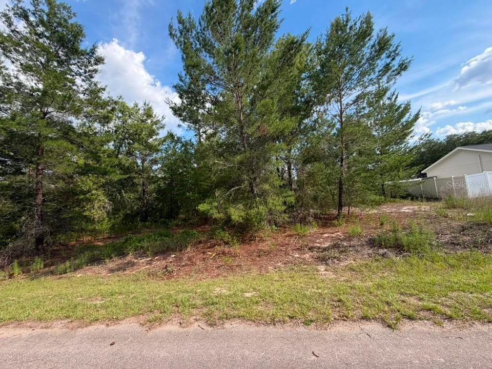 На продажу: $22,900 (0.24 acres)