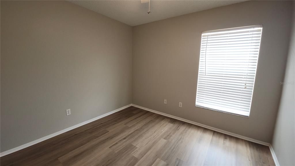 For Rent: $2,300 (4 beds, 2 baths, 1946 Square Feet)