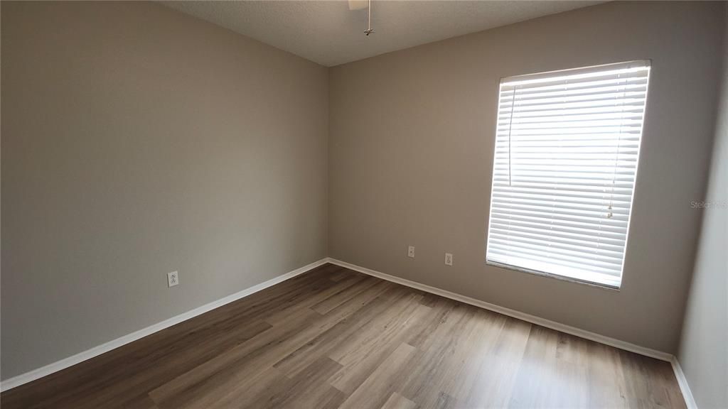 For Rent: $2,300 (4 beds, 2 baths, 1946 Square Feet)
