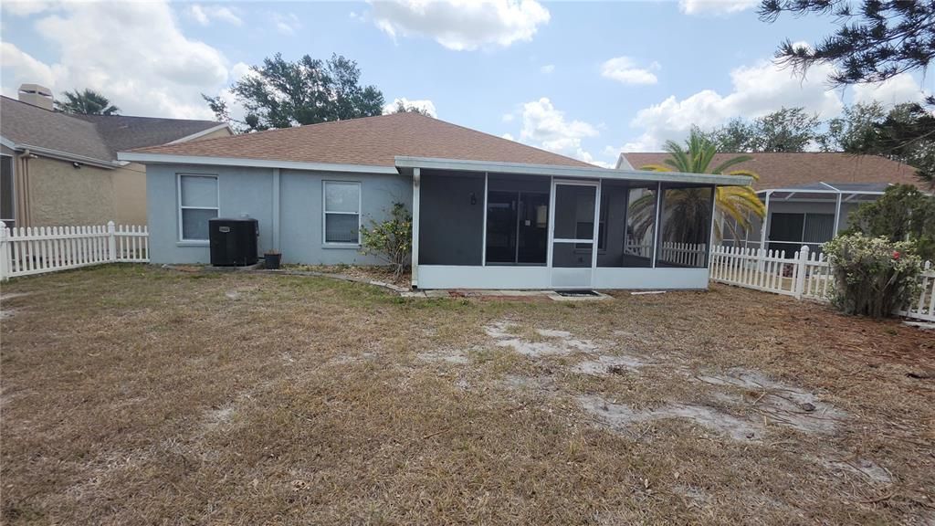 For Rent: $2,300 (4 beds, 2 baths, 1946 Square Feet)
