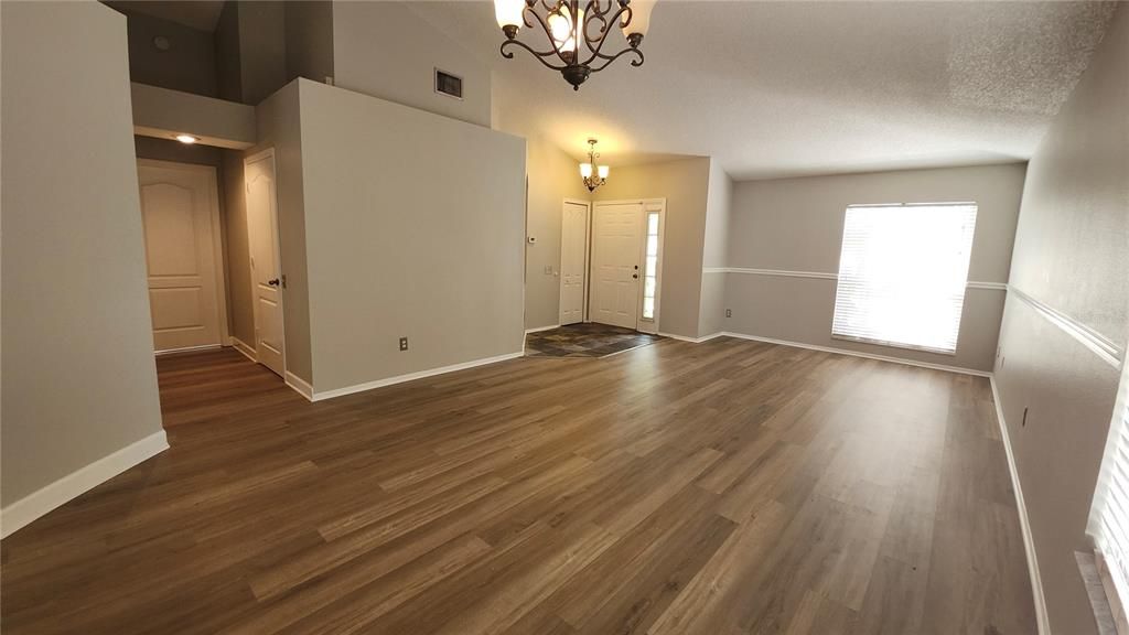 For Rent: $2,300 (4 beds, 2 baths, 1946 Square Feet)