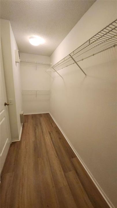 For Rent: $2,300 (4 beds, 2 baths, 1946 Square Feet)