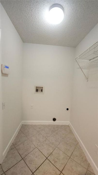 For Rent: $2,300 (4 beds, 2 baths, 1946 Square Feet)
