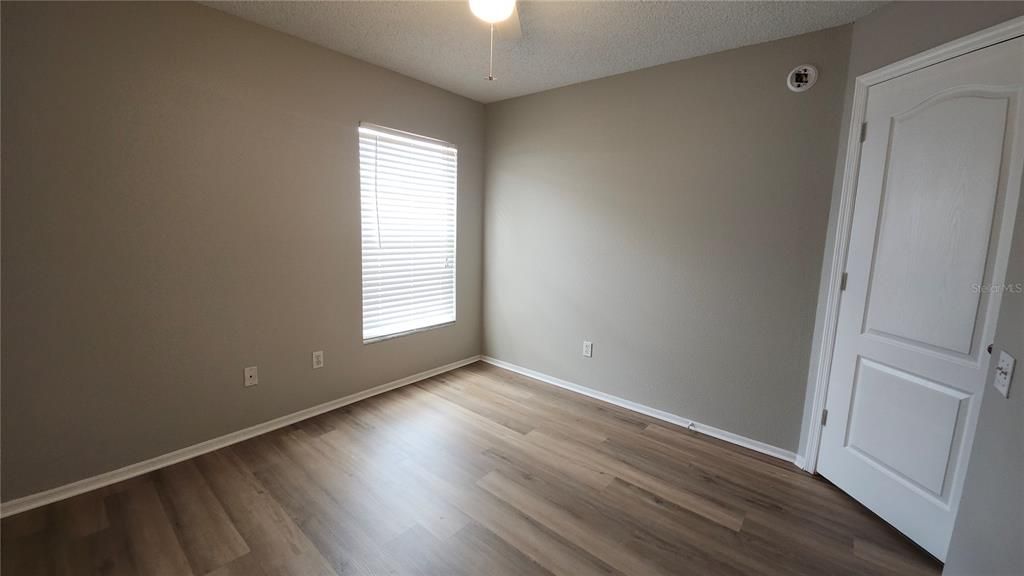 For Rent: $2,300 (4 beds, 2 baths, 1946 Square Feet)