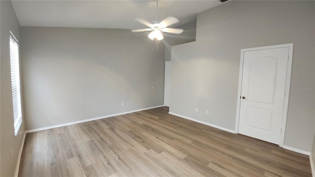 For Rent: $2,300 (4 beds, 2 baths, 1946 Square Feet)