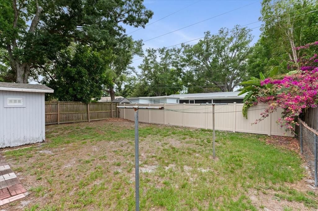 For Sale: $375,000 (2 beds, 1 baths, 839 Square Feet)
