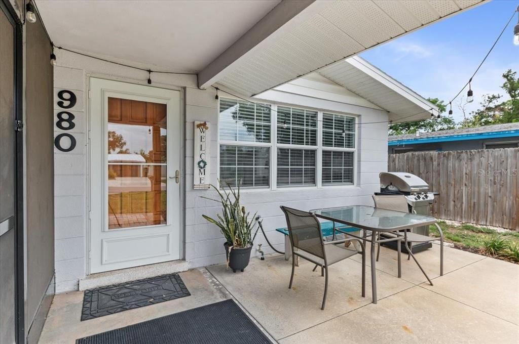 For Sale: $375,000 (2 beds, 1 baths, 839 Square Feet)