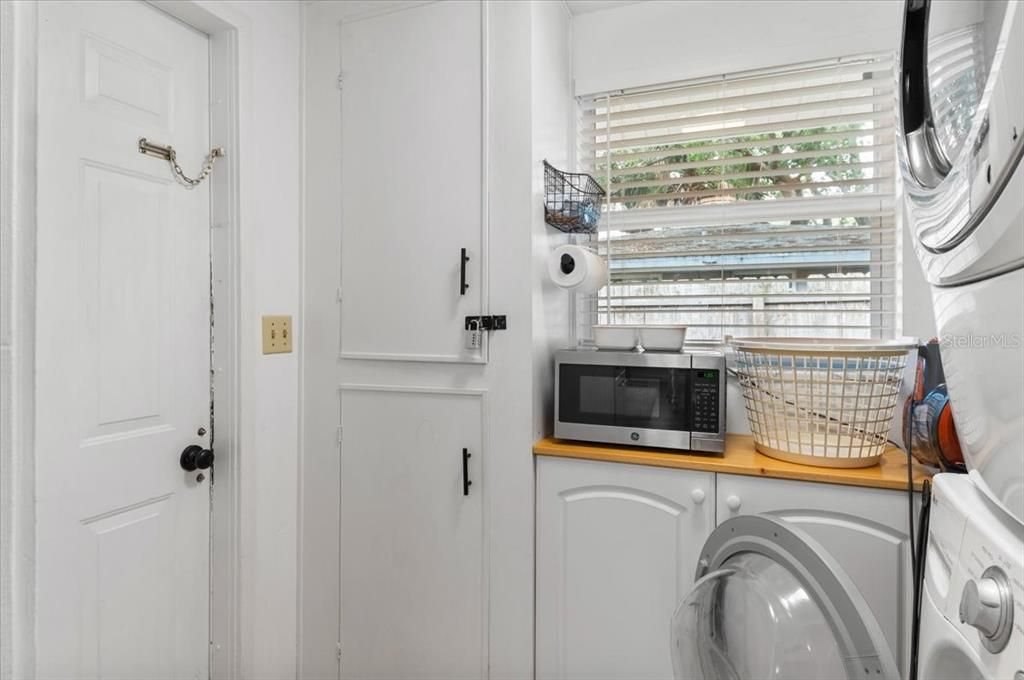 For Sale: $375,000 (2 beds, 1 baths, 839 Square Feet)