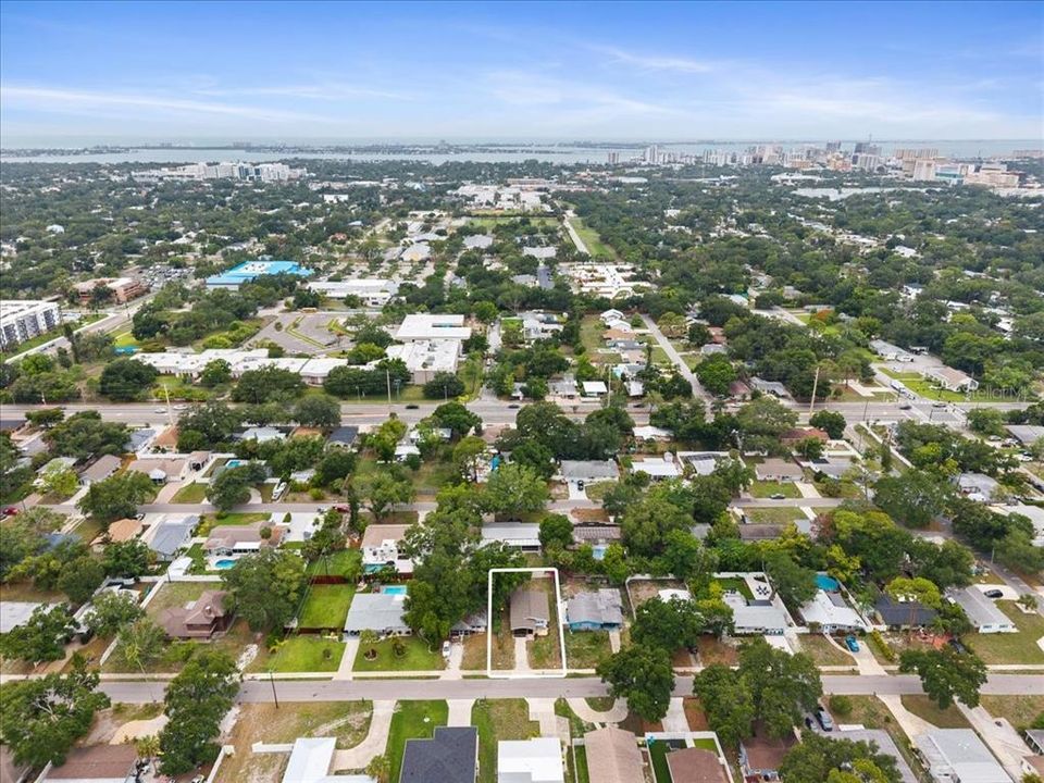 For Sale: $375,000 (2 beds, 1 baths, 839 Square Feet)