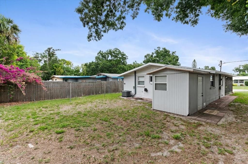 For Sale: $375,000 (2 beds, 1 baths, 839 Square Feet)