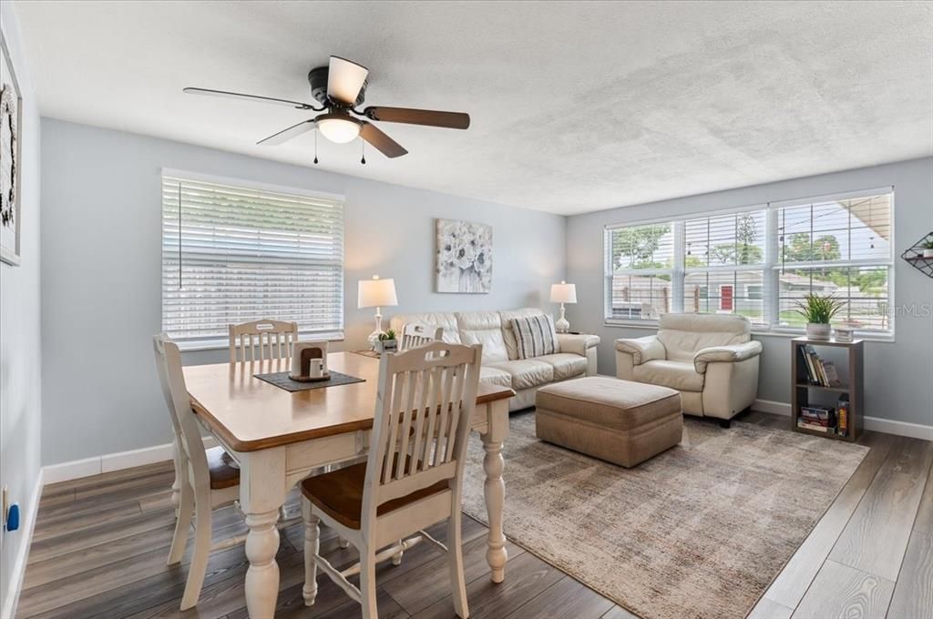 For Sale: $375,000 (2 beds, 1 baths, 839 Square Feet)