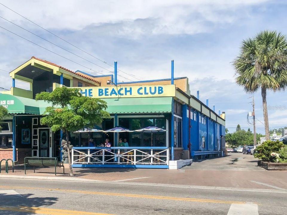 For Sale: $375,000 (2 beds, 1 baths, 839 Square Feet)
