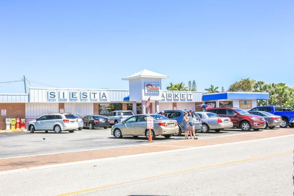 For Sale: $375,000 (2 beds, 1 baths, 839 Square Feet)