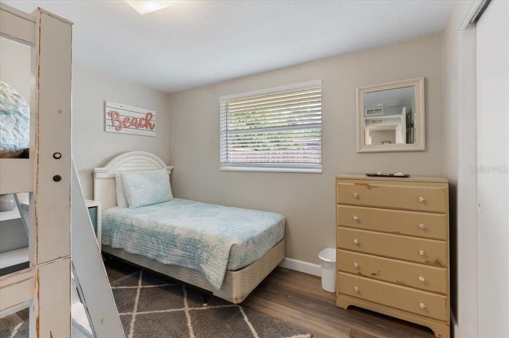 For Sale: $375,000 (2 beds, 1 baths, 839 Square Feet)