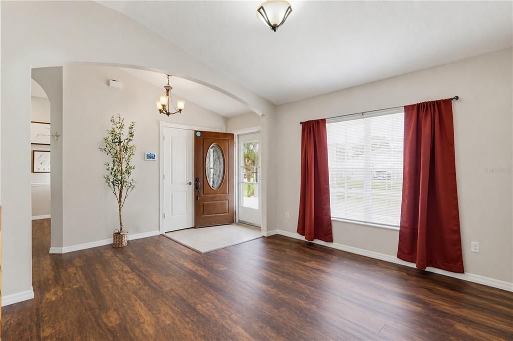 For Sale: $345,000 (3 beds, 2 baths, 2006 Square Feet)
