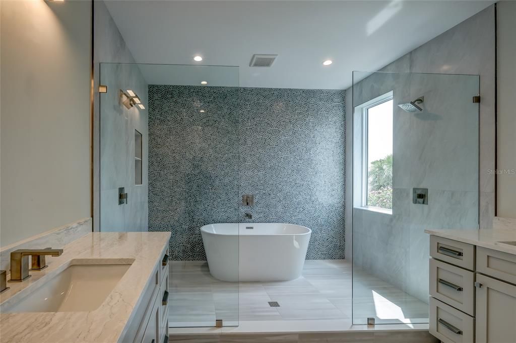 En Venta: $3,769,219 (5 camas, 5 baños, 3021 Pies cuadrados)