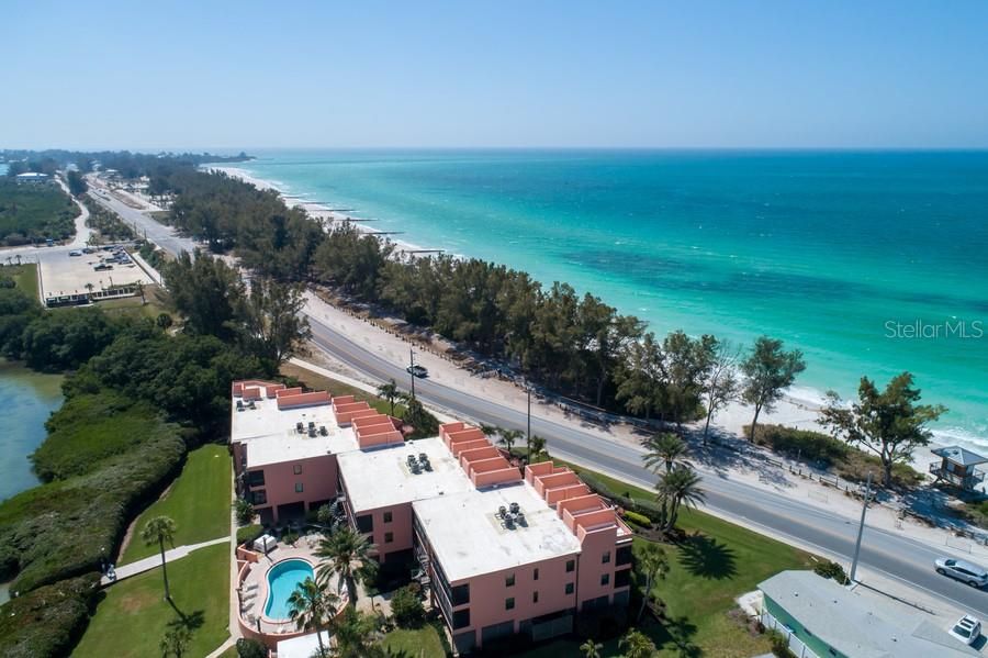 En Venta: $3,769,219 (5 camas, 5 baños, 3021 Pies cuadrados)