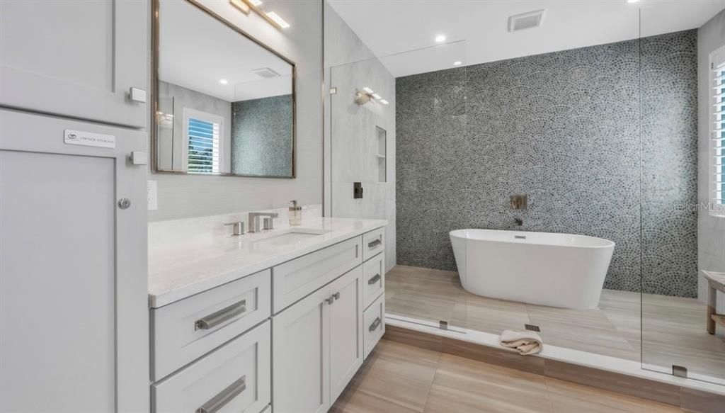 En Venta: $3,769,219 (5 camas, 5 baños, 3021 Pies cuadrados)
