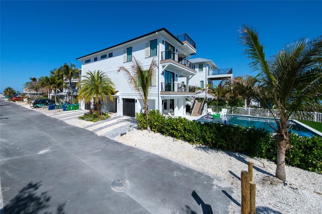 En Venta: $3,769,219 (5 camas, 5 baños, 3021 Pies cuadrados)