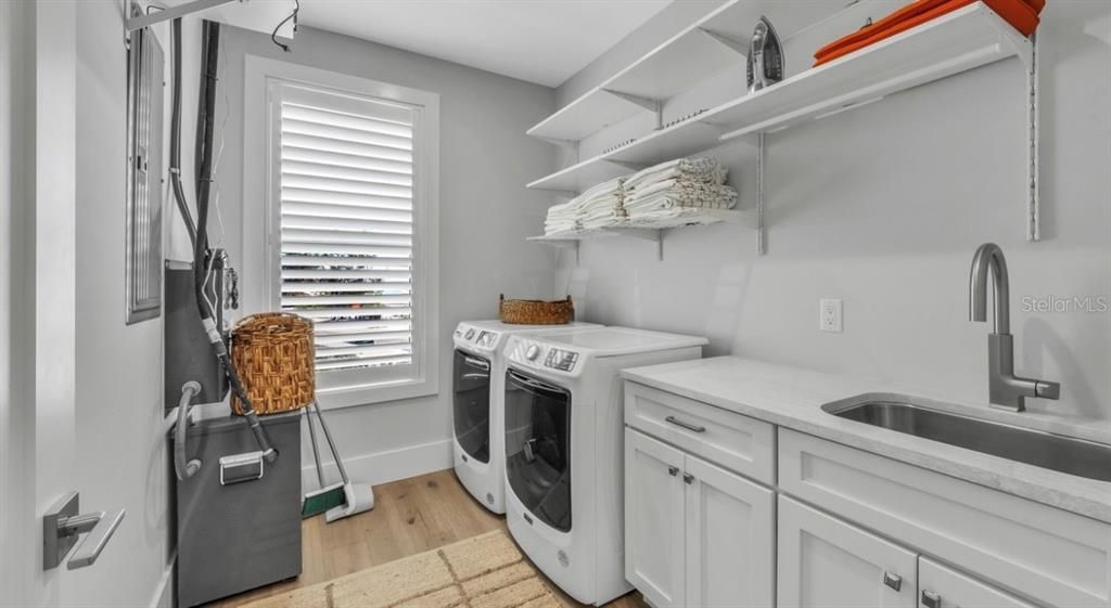 En Venta: $3,769,219 (5 camas, 5 baños, 3021 Pies cuadrados)