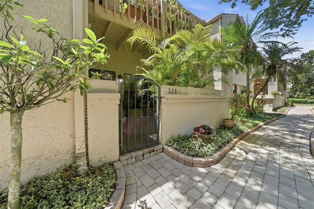 For Sale: $329,000 (3 beds, 2 baths, 1250 Square Feet)