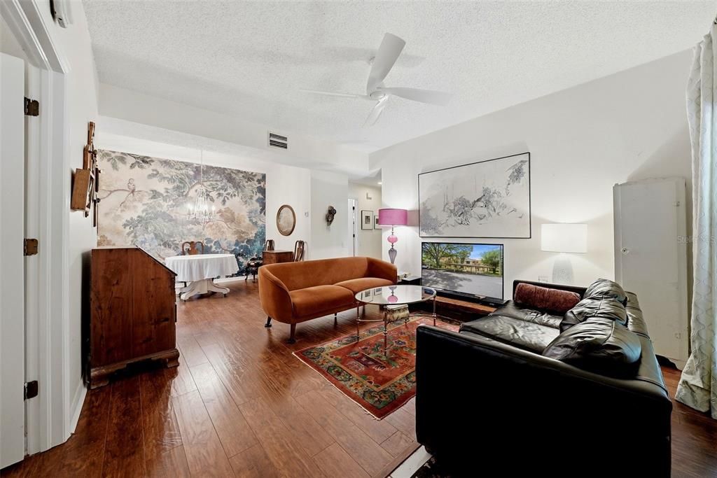 For Sale: $329,000 (3 beds, 2 baths, 1250 Square Feet)
