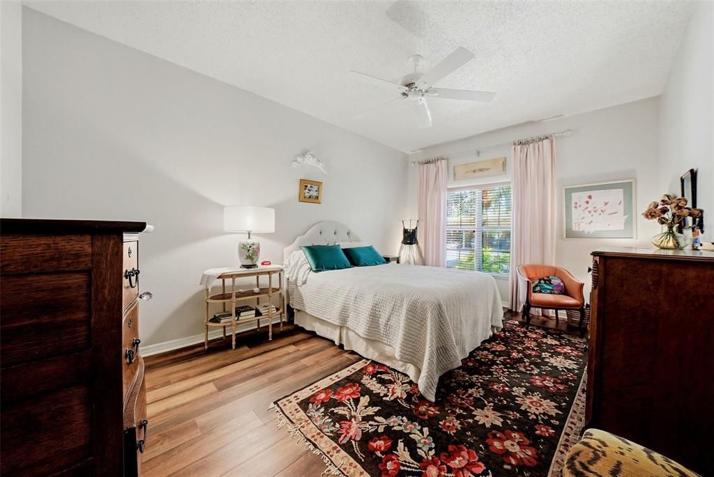 For Sale: $329,000 (3 beds, 2 baths, 1250 Square Feet)