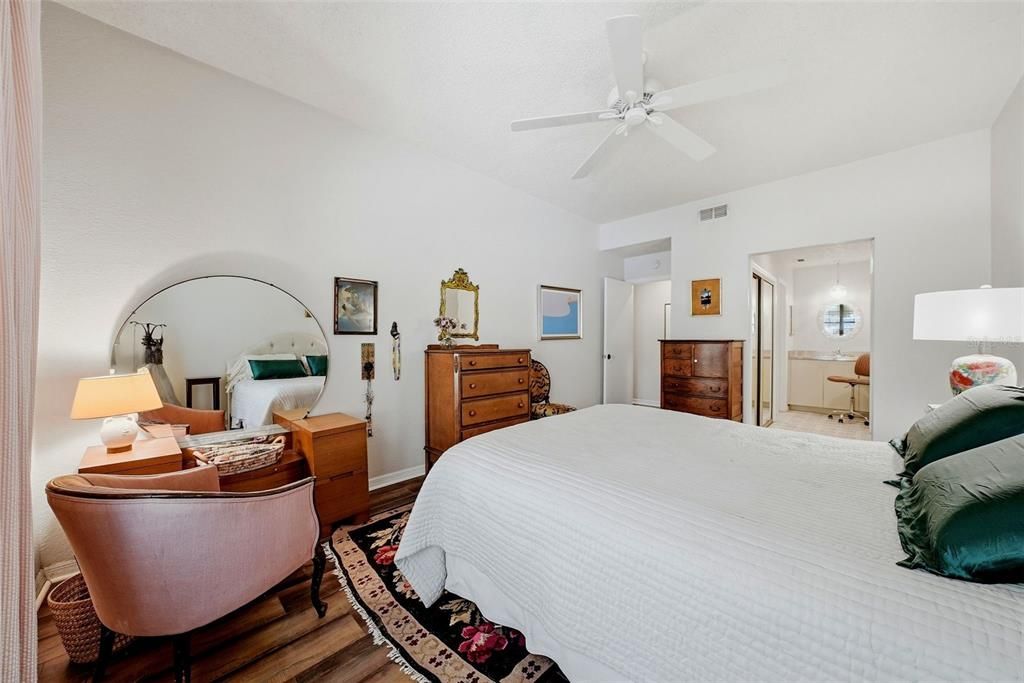 For Sale: $329,000 (3 beds, 2 baths, 1250 Square Feet)