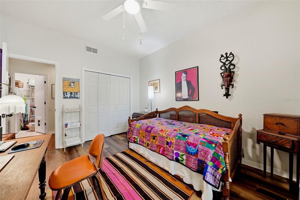 For Sale: $329,000 (3 beds, 2 baths, 1250 Square Feet)