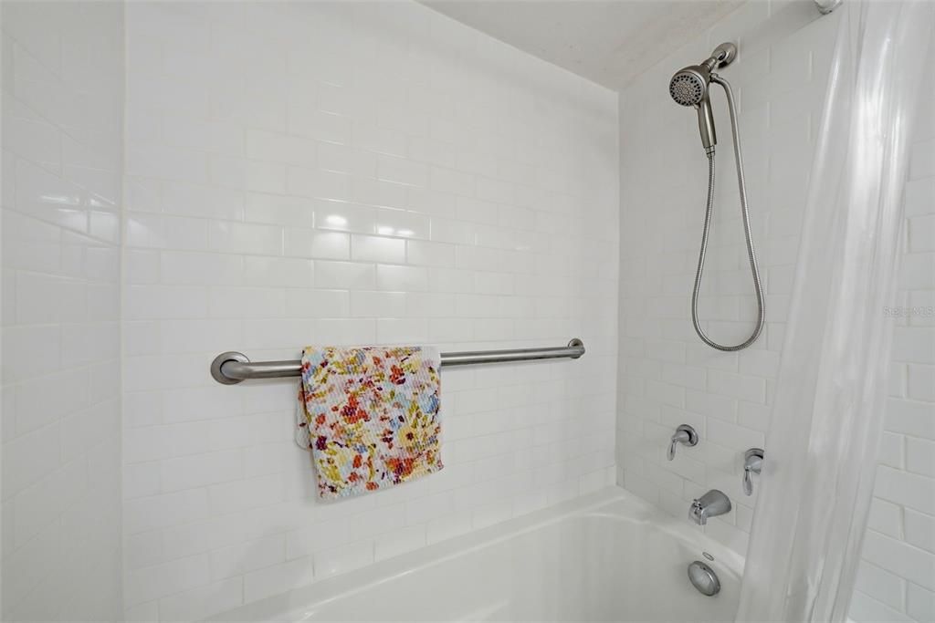For Sale: $329,000 (3 beds, 2 baths, 1250 Square Feet)