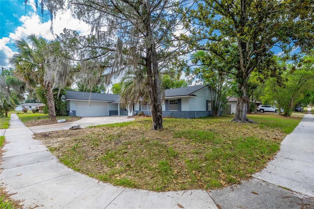 For Sale: $399,999 (4 beds, 3 baths, 2407 Square Feet)