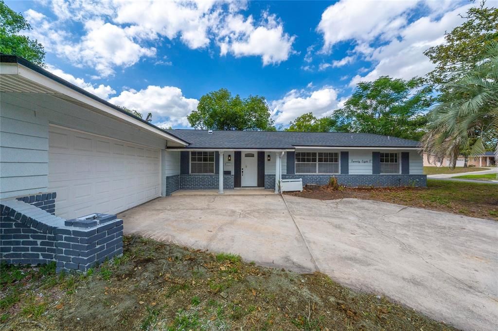 For Sale: $399,999 (4 beds, 3 baths, 2407 Square Feet)
