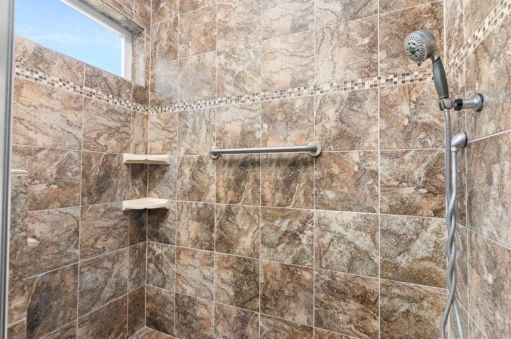 For Rent: $2,900 (3 beds, 2 baths, 1636 Square Feet)