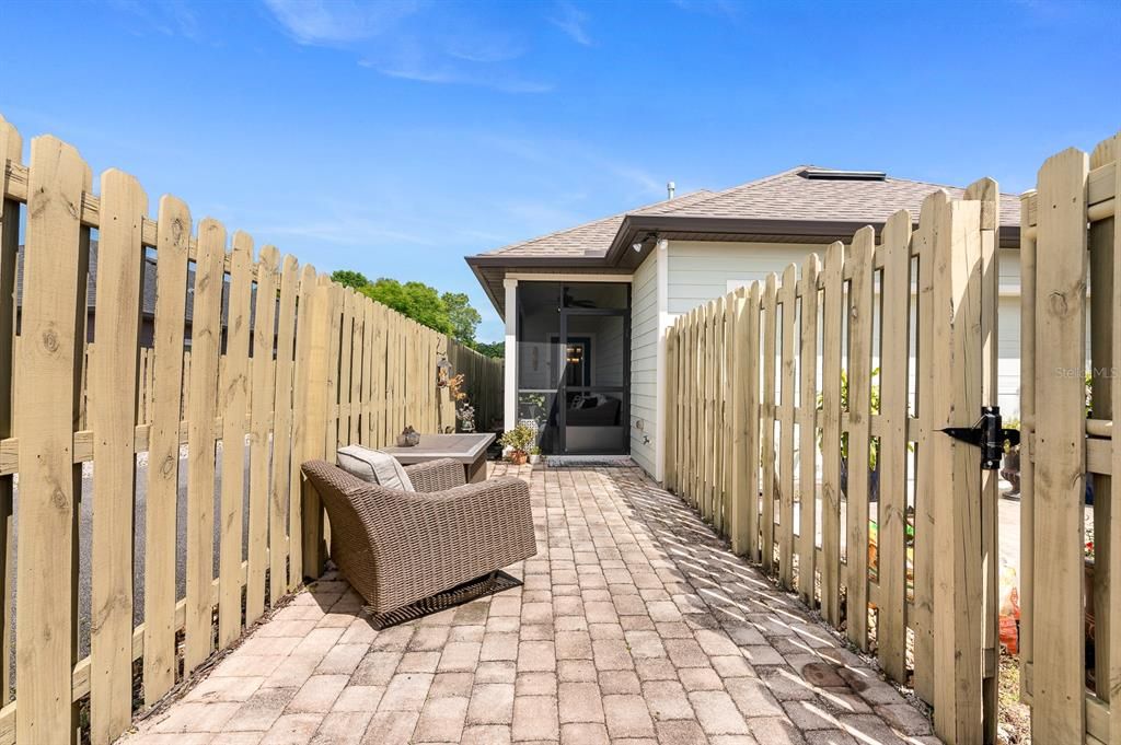 For Rent: $2,900 (3 beds, 2 baths, 1636 Square Feet)
