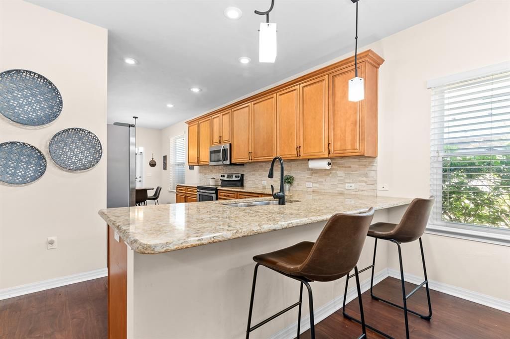 For Rent: $2,900 (3 beds, 2 baths, 1636 Square Feet)