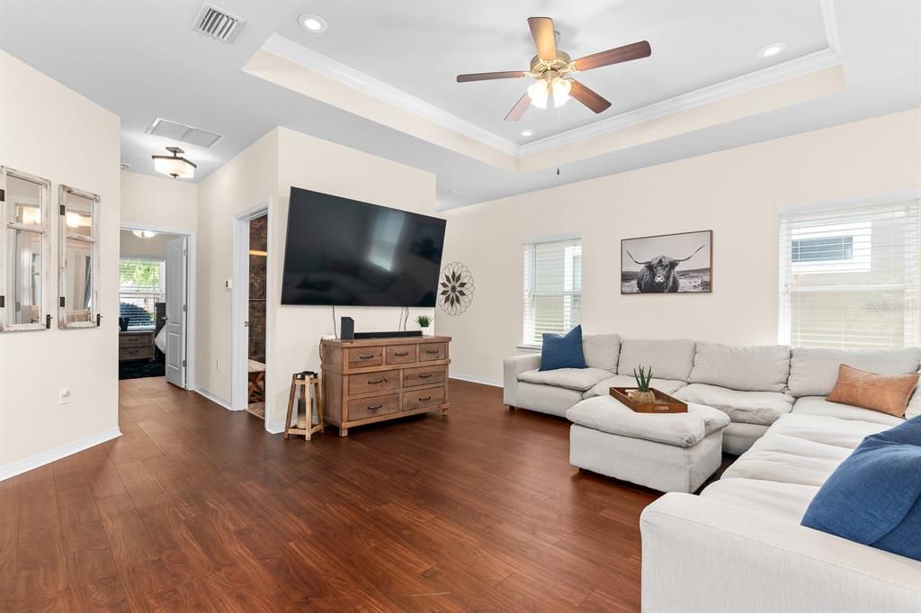 For Rent: $2,900 (3 beds, 2 baths, 1636 Square Feet)