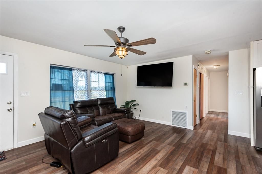 For Sale: $328,000 (3 beds, 2 baths, 1360 Square Feet)