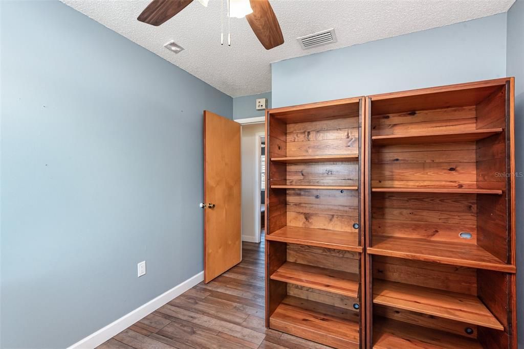 For Sale: $328,000 (3 beds, 2 baths, 1360 Square Feet)