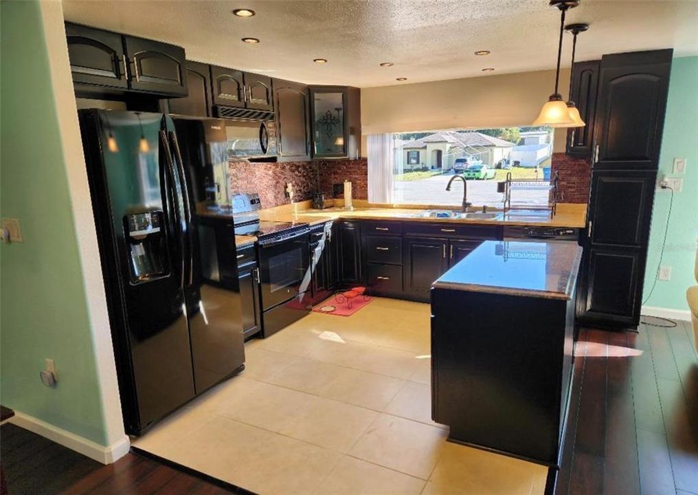 For Sale: $169,000 (3 beds, 2 baths, 1232 Square Feet)