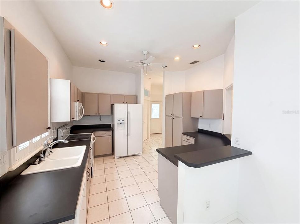 En Venta: $313,000 (3 camas, 2 baños, 1957 Pies cuadrados)