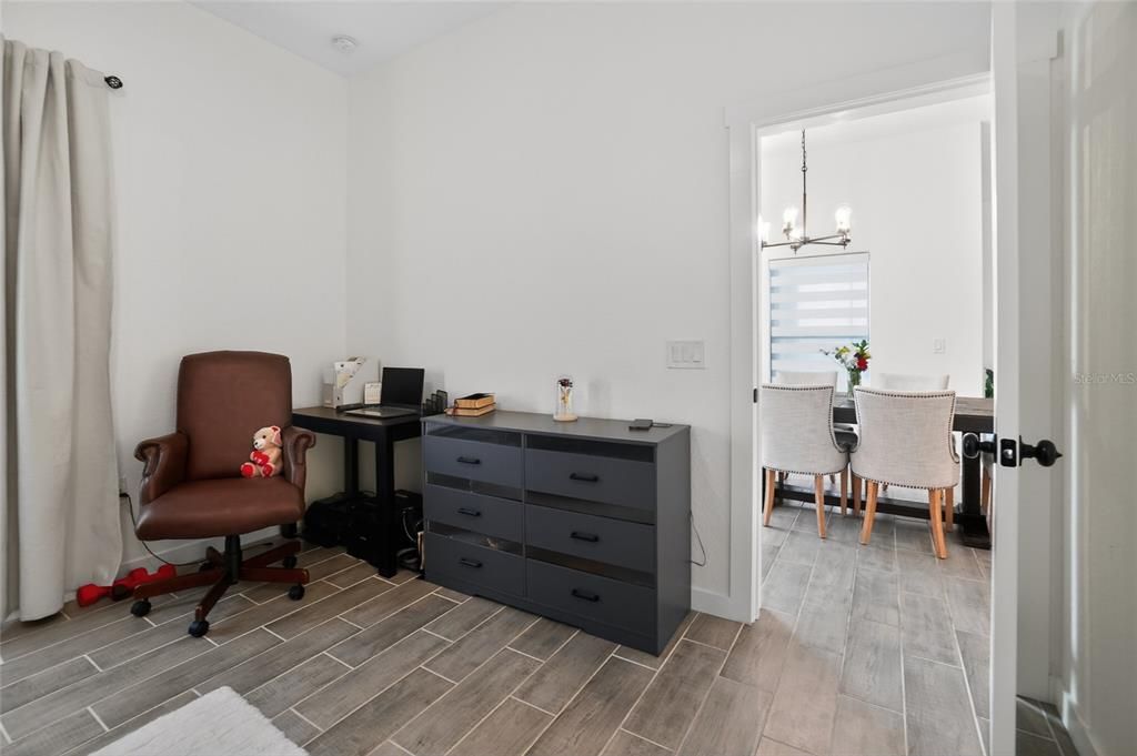 For Sale: $374,900 (4 beds, 2 baths, 1727 Square Feet)