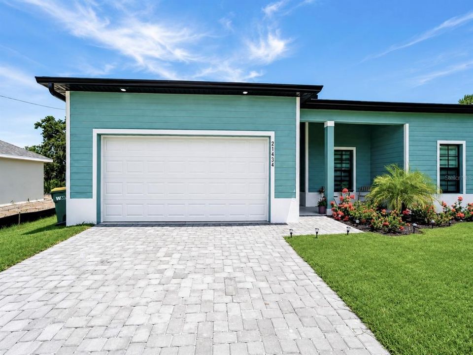 For Sale: $374,900 (4 beds, 2 baths, 1727 Square Feet)