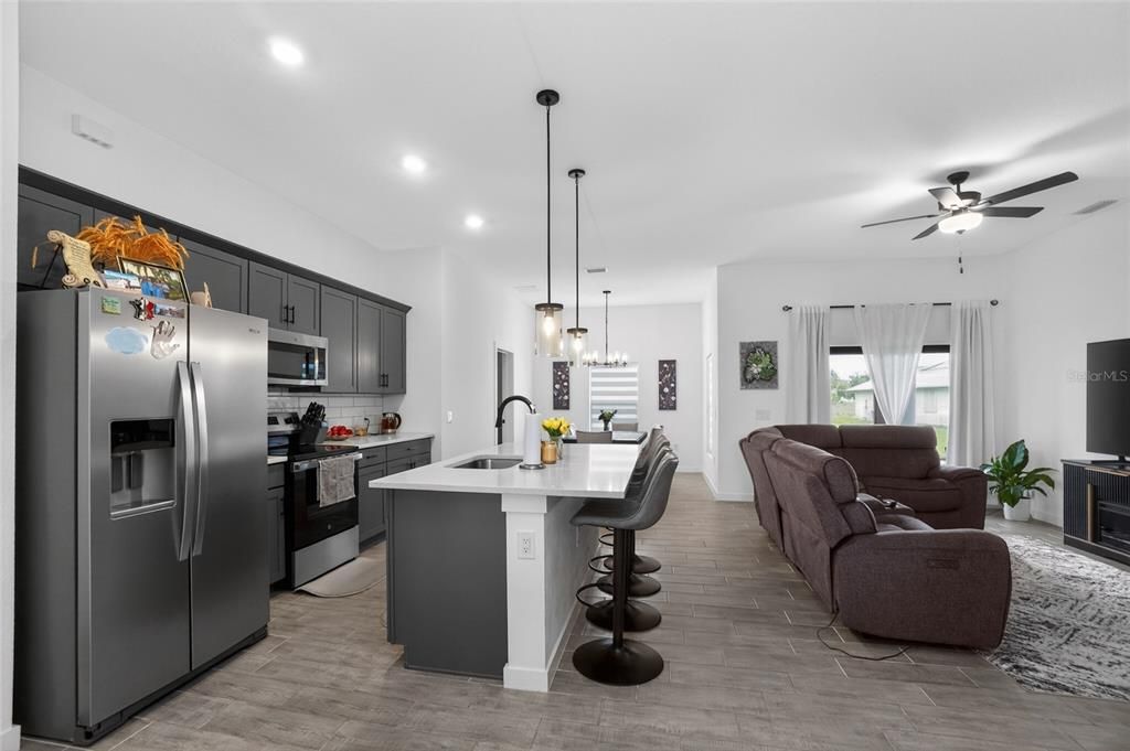 For Sale: $374,900 (4 beds, 2 baths, 1727 Square Feet)