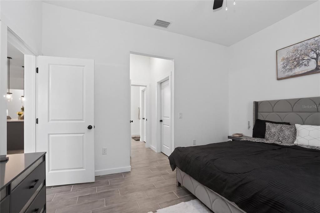 For Sale: $374,900 (4 beds, 2 baths, 1727 Square Feet)
