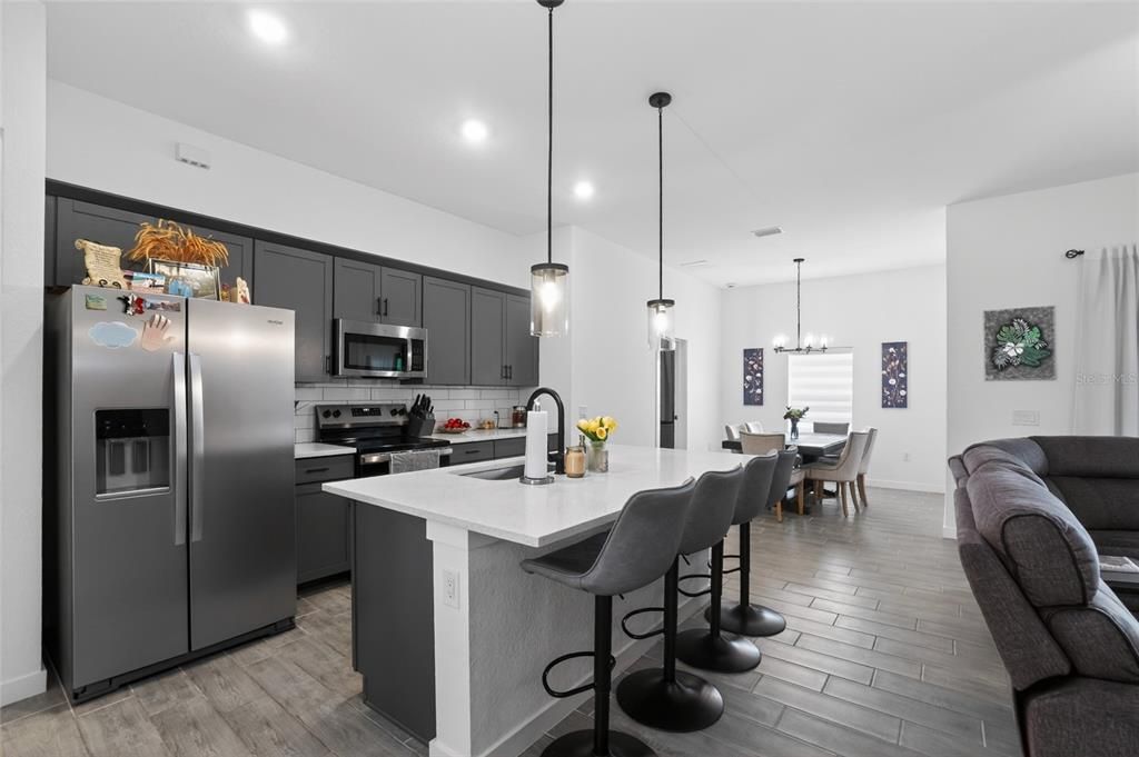 For Sale: $374,900 (4 beds, 2 baths, 1727 Square Feet)