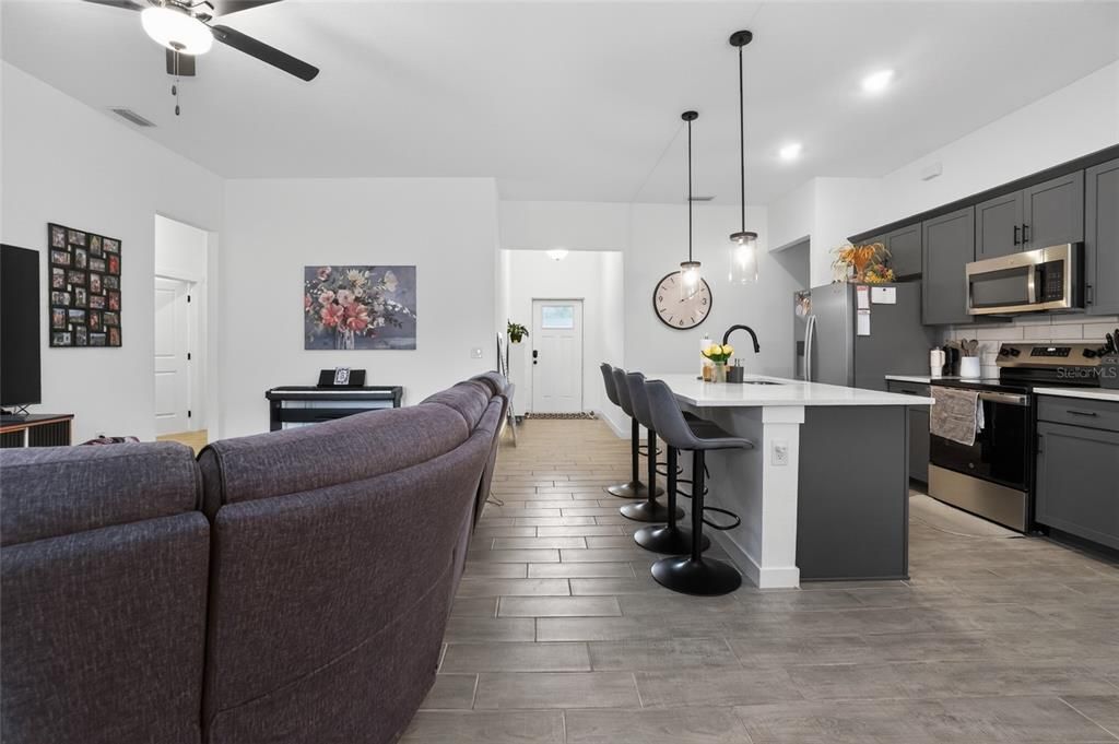 For Sale: $374,900 (4 beds, 2 baths, 1727 Square Feet)