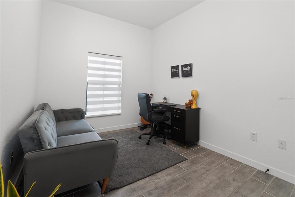 For Sale: $374,900 (4 beds, 2 baths, 1727 Square Feet)